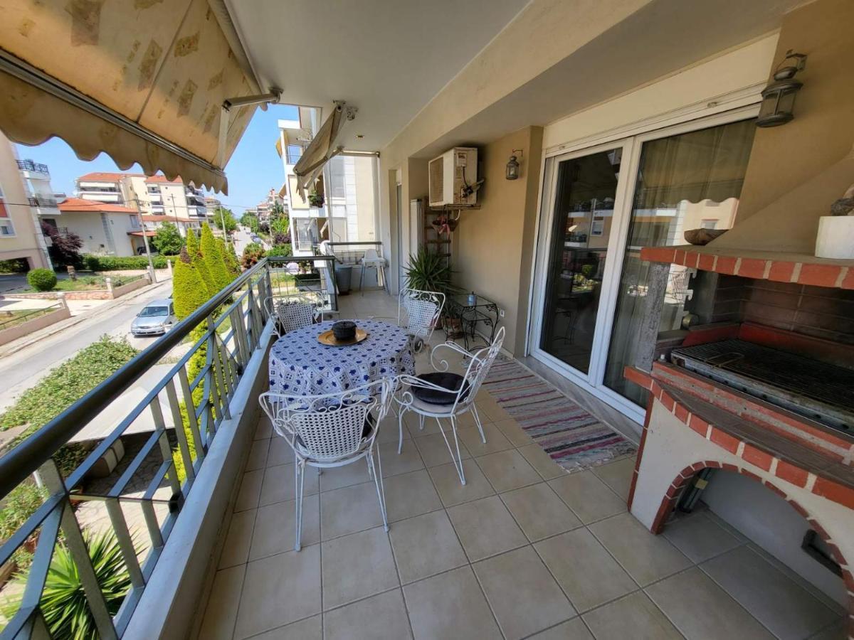Ritsa Apartment Peraía Екстериор снимка