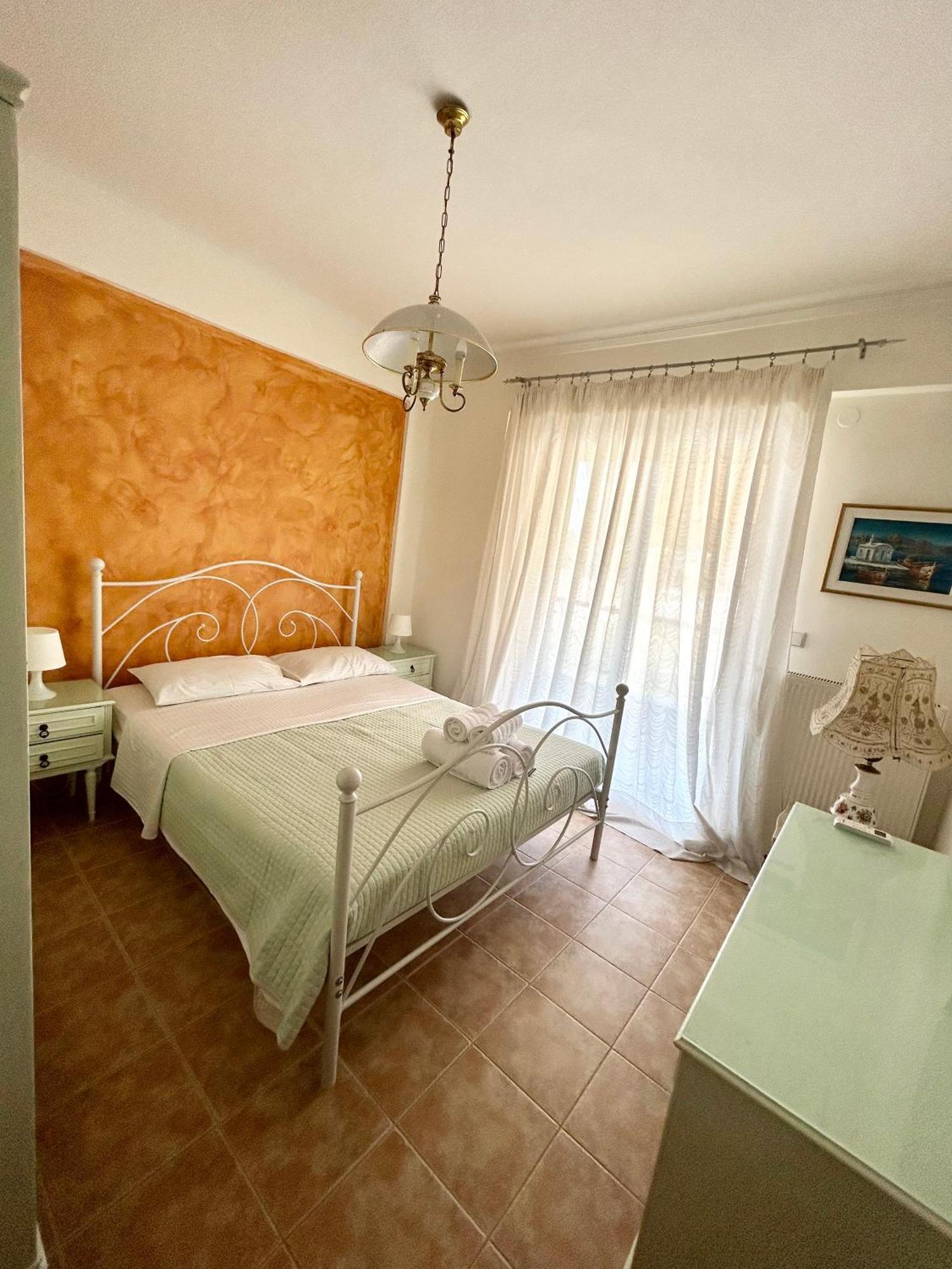 Ritsa Apartment Peraía Екстериор снимка